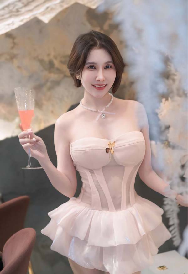 Nong Praew 4