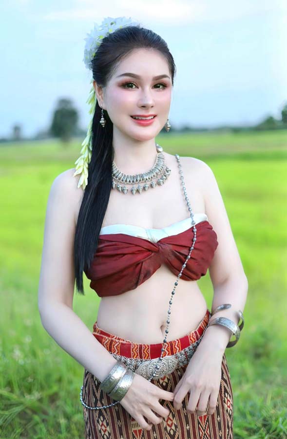 Nudee sisaket 8