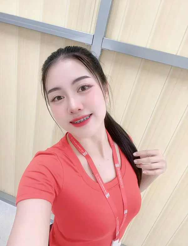 Sunalee Chaekomhod ยิ้มหวาน